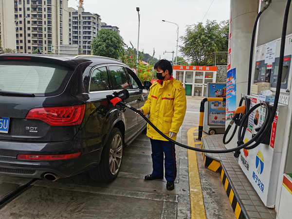 加油站_副本.jpg 加油站_副本.jpg